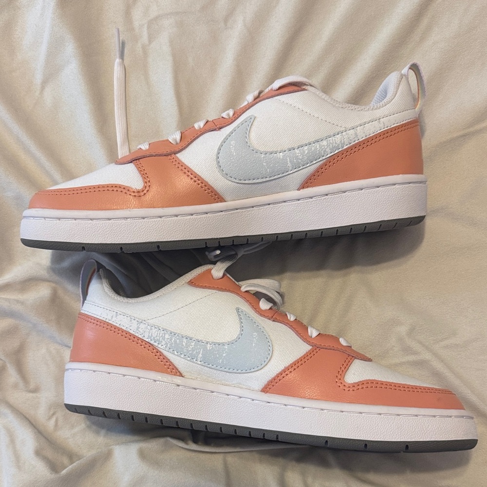 Nike Court Borough Low 2 SE Sneakers
DM1216-100 Youth Size 6.5 Women's Size 8